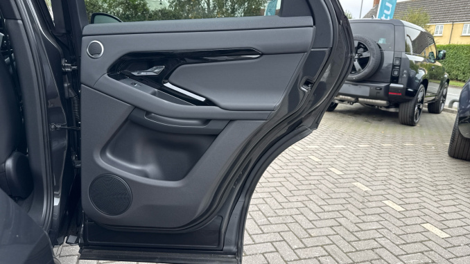 Land Rover Range Rover Evoque 1.5 P270e Hoxton Edition 5dr Auto Hatchback - Image 37